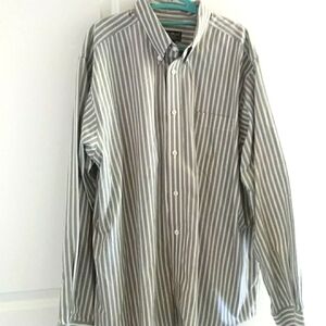 Long sleeve wrinkle resistance relaxed fit button down collared shirt